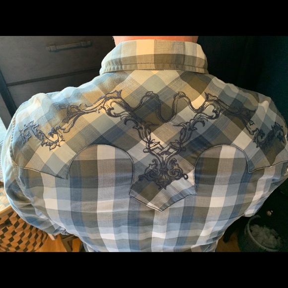 Guess brand western style plaid shirt with embroidered yoke and shoulders - Picture 3 of 8